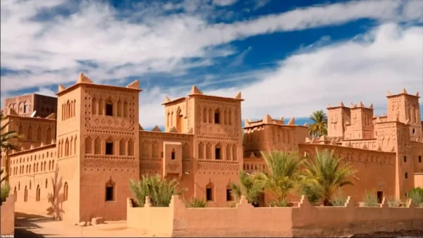 Itinerario Marrakech 4 Giorni 4 Kasbah Amridil nell’oasi di Skoura in Marocco, immortalata durante un’esperienza Morocco Fun Tours che mette in risalto l’architettura tradizionale in terra cruda.