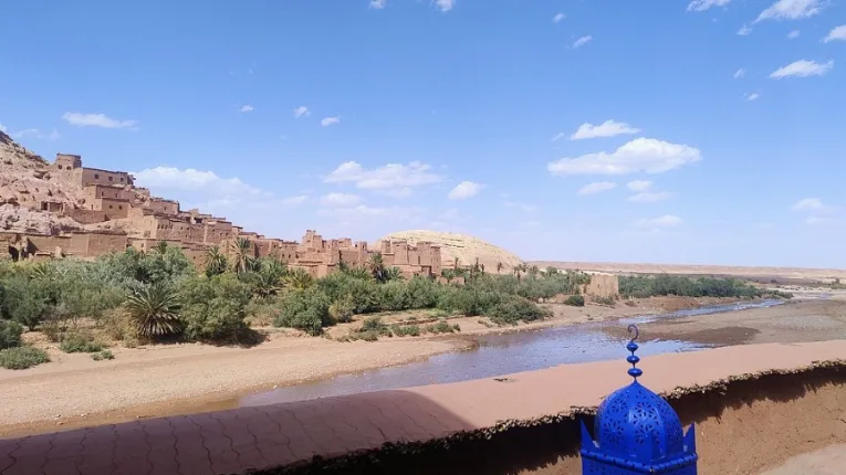 Aït Benhaddou fortified village with earthen buildings and historic walls, a famous stop during the 2 Days Tour From Marrakech to Merzouga